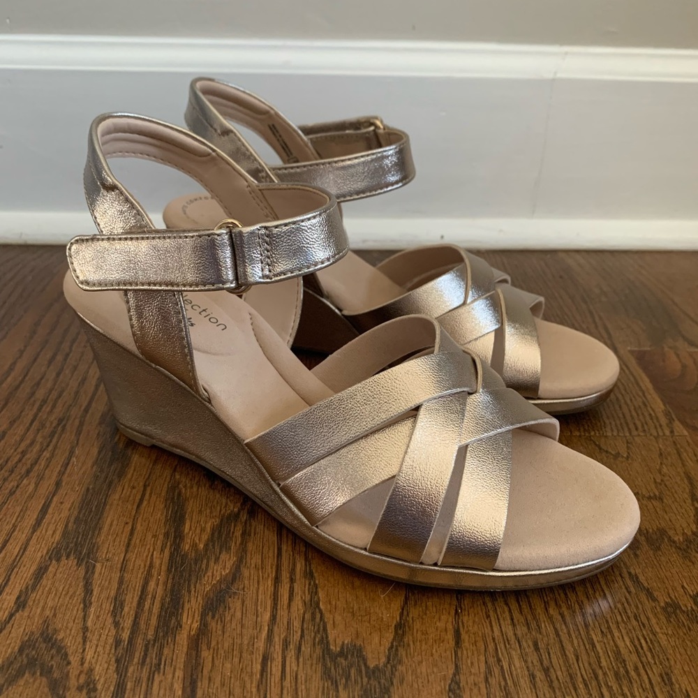 Clarks Collection Women's Lafley Leah Sandals Size 7 Gold